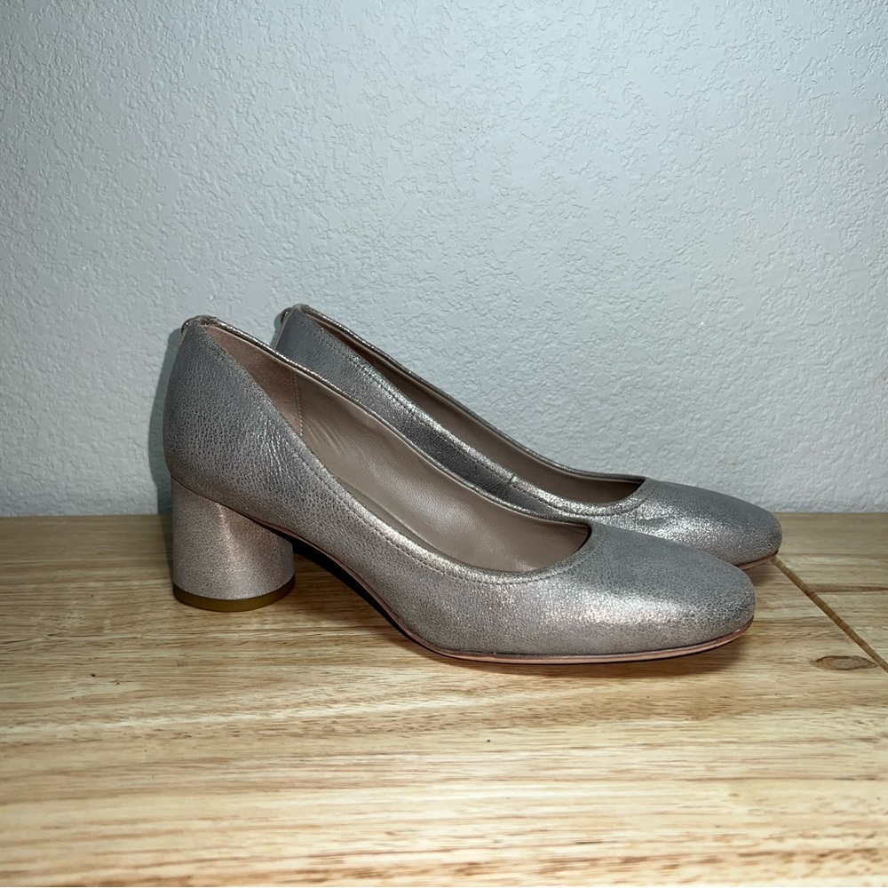 Donald Pliner Camy metallic finish round heels size 6.5